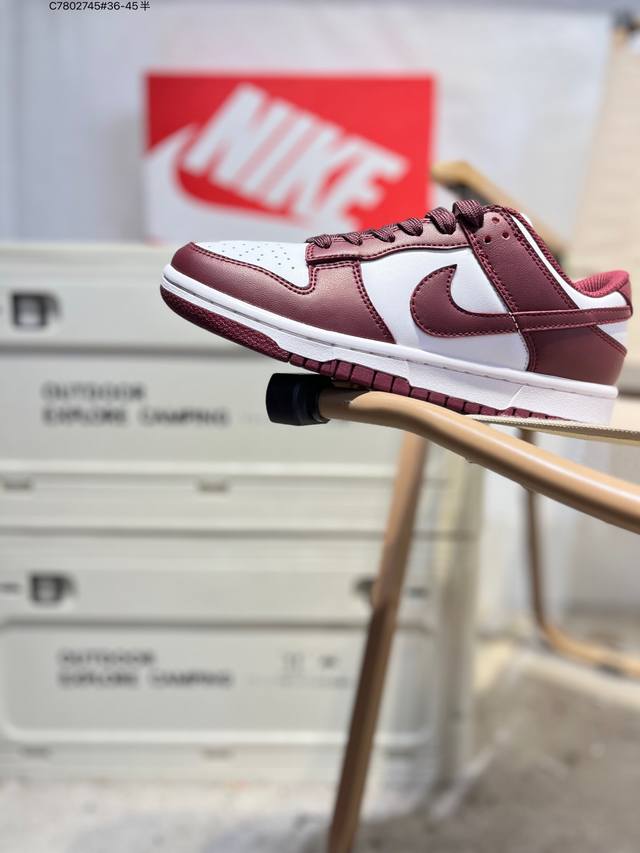 Nike Dunk Low Sneakers, SB series, classic and versatile casual sports sneakers.