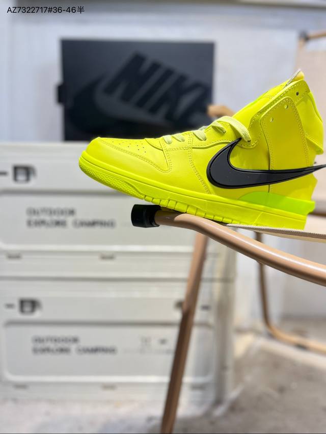 Collaboration with Japanese fashion brand Ambush X Dunk High Lethal Pink Leather