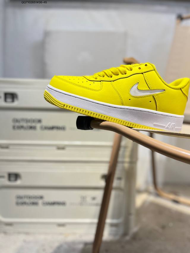 Nike Air Force 1 '07, a versatile casual athletic shoe. Soft, responsive cushion