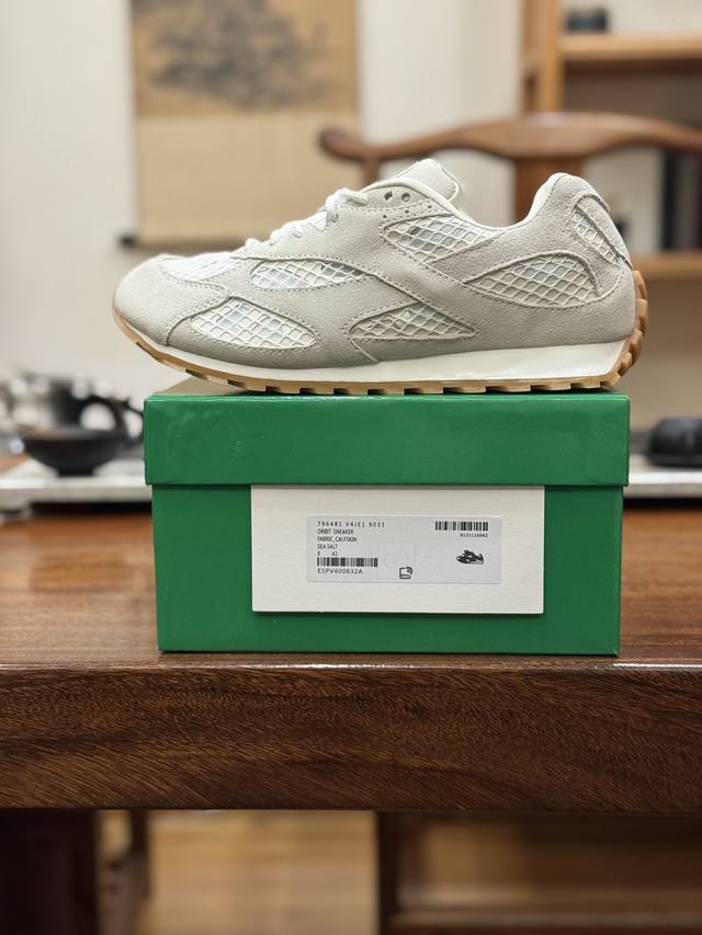 Bottega Veneta Orbit Mesh Fabric Round Toe Lace-up Running Shoes. This shoe feat