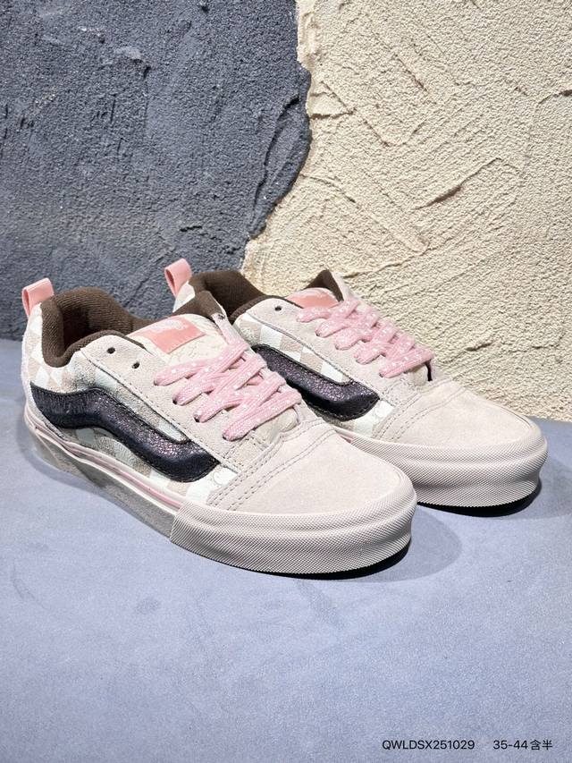 Vans Knu-Skool Vr3 Lx Low-top Retro Casual Vulcanized Sneakers (Black and Red) V