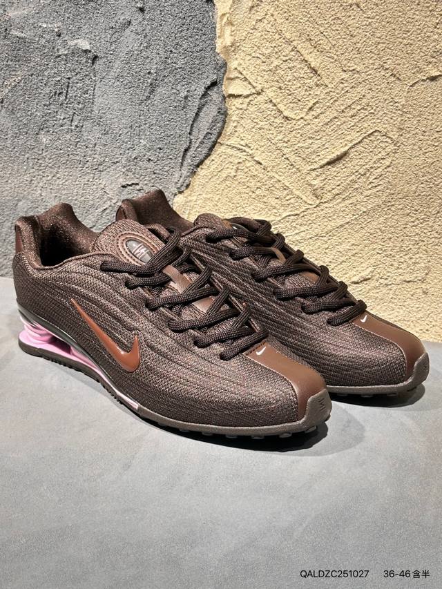 New Arrival Real Shot The toe is long and sleek, with clean and smooth wavy line