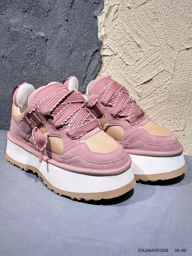 The origins of the Ugg brand can be traced back to Australia. During World War I