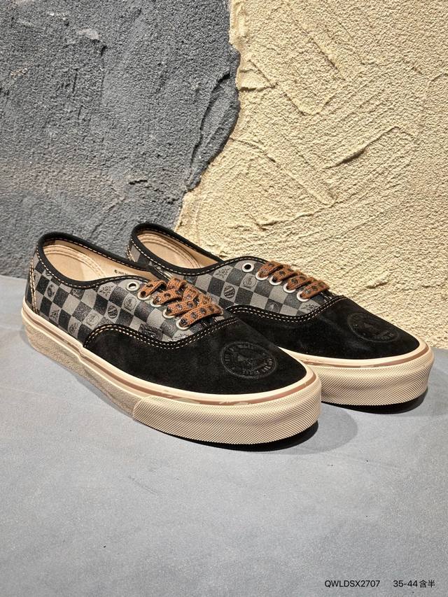 New Arrival Real Shot Vans Checkered Anaheim Aut Black and White Checkered Low-T