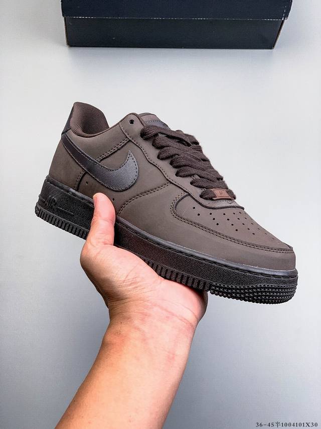 Original last data paper version, featuring a high-quality, durable leather uppe