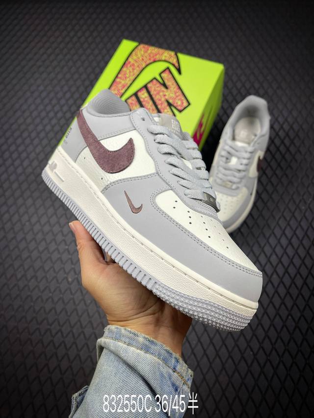 C Company Grade Nike Air Force 1'07 Original last and cardboard construction, au