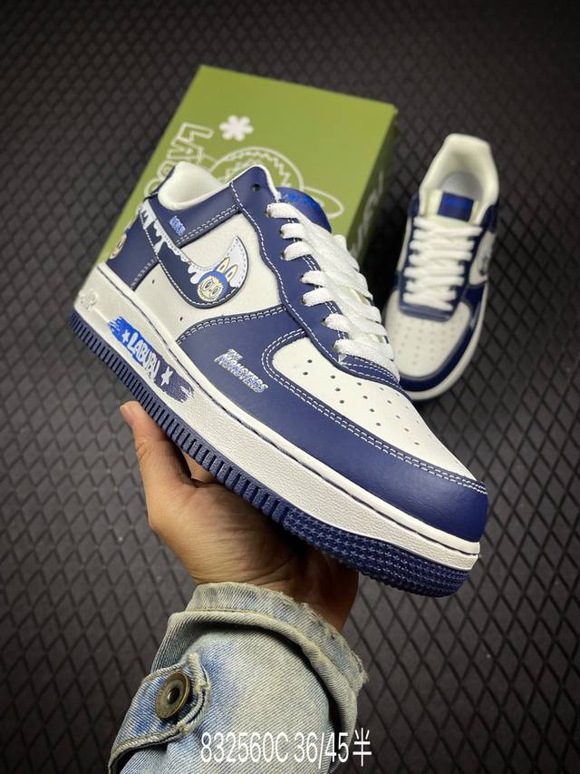 C Company Grade Nike Air Force 1'07 Original last and cardboard construction, au