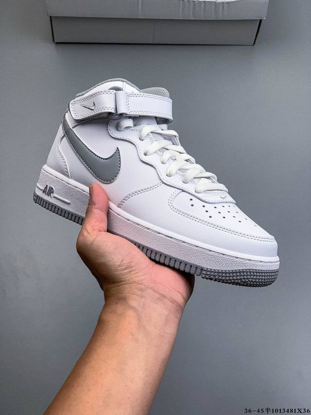 Original last data paper version, featuring a high-quality, durable leather uppe