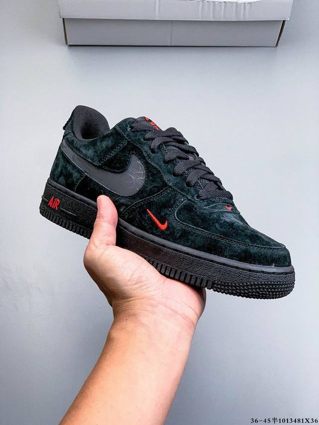 Original last data paper version, featuring a high-quality, durable leather uppe