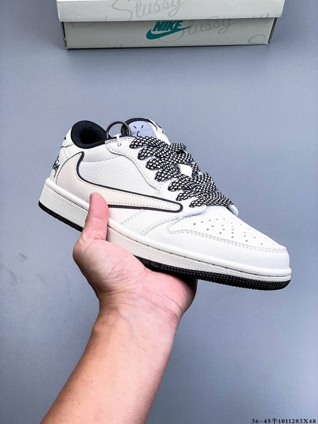 Nike Air Jordan 1 Low (AJ1) - A low-top trendy casual sneakers. Perfectly tailor