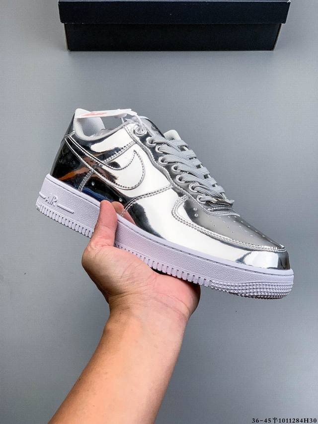 Original last data paper version, featuring a high-quality, durable leather uppe