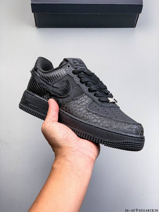 Original last data paper version, featuring a high-quality, durable leather uppe