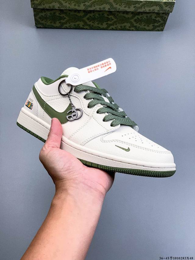 Nike Air Jordan 1 Low (AJ1) - A low-top trendy casual sneakers. Perfectly tailor