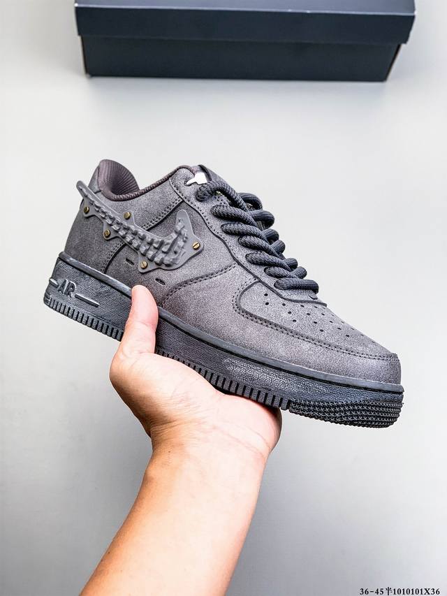 Original last data paper version, featuring a high-quality, durable leather uppe