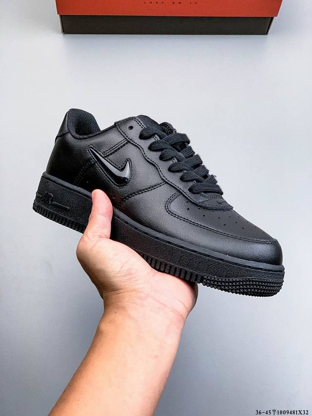 Original last data paper version, featuring a high-quality, durable leather uppe