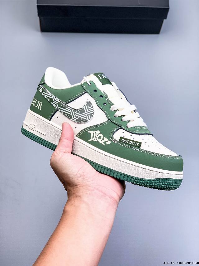 Original last data paper version, featuring a high-quality, durable leather uppe