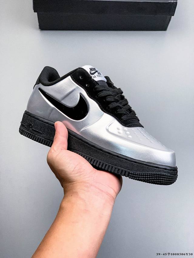 Original last data paper version, featuring a high-quality, durable leather uppe