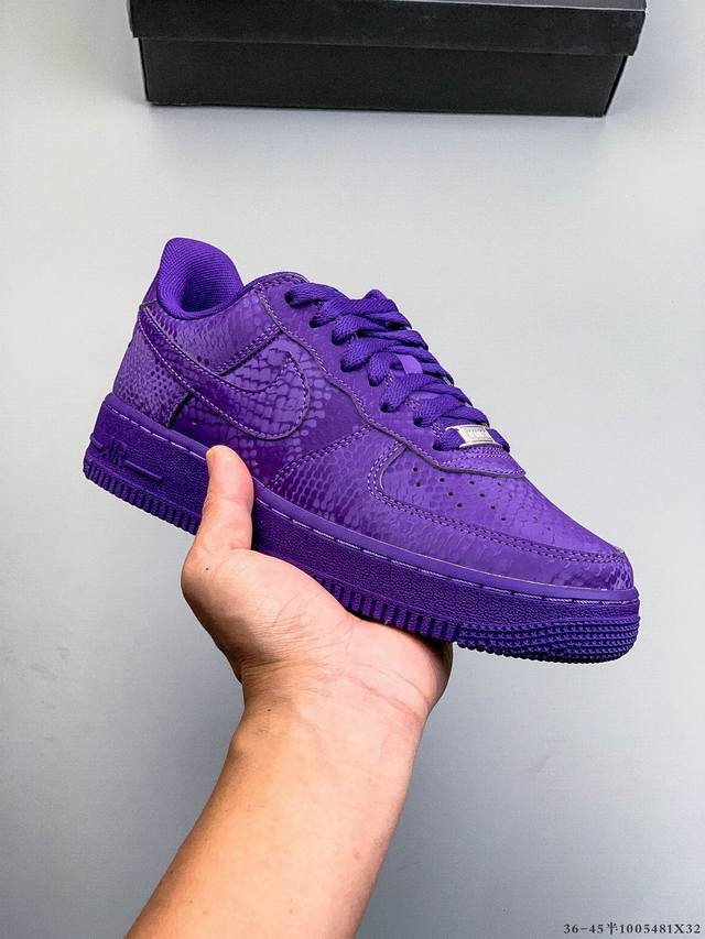 Original last data paper version, featuring a high-quality, durable leather uppe