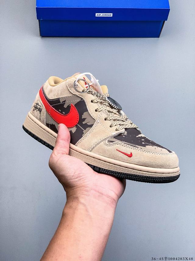 Nike Air Jordan 1 Low (AJ1) - A low-top trendy casual sneakers. Perfectly crafte