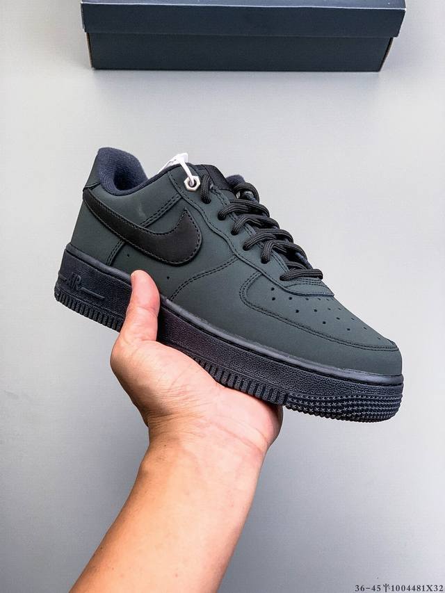 Original last data paper version, featuring a high-quality, durable leather uppe