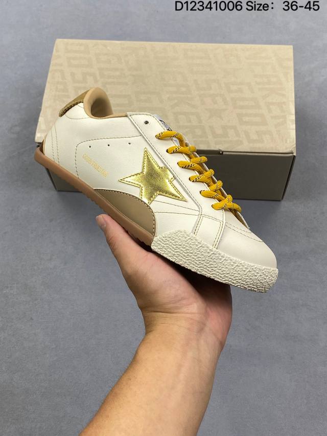 Company-grade Golden Goose Super Star distressed sneakers, casual wear, distress