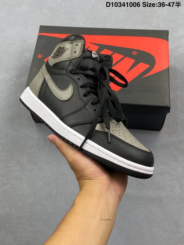 New F Version Air Jordan 1 Retro High Og High-Top Obsidian Original cardboard la