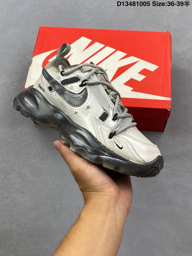 W Nike Tc 7900 Handcrafted Customization. Infused with extraordinary style for a