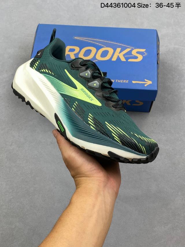 Brooks Ultra-Elastic Lightweight Running Shoes. Features an improved engineered