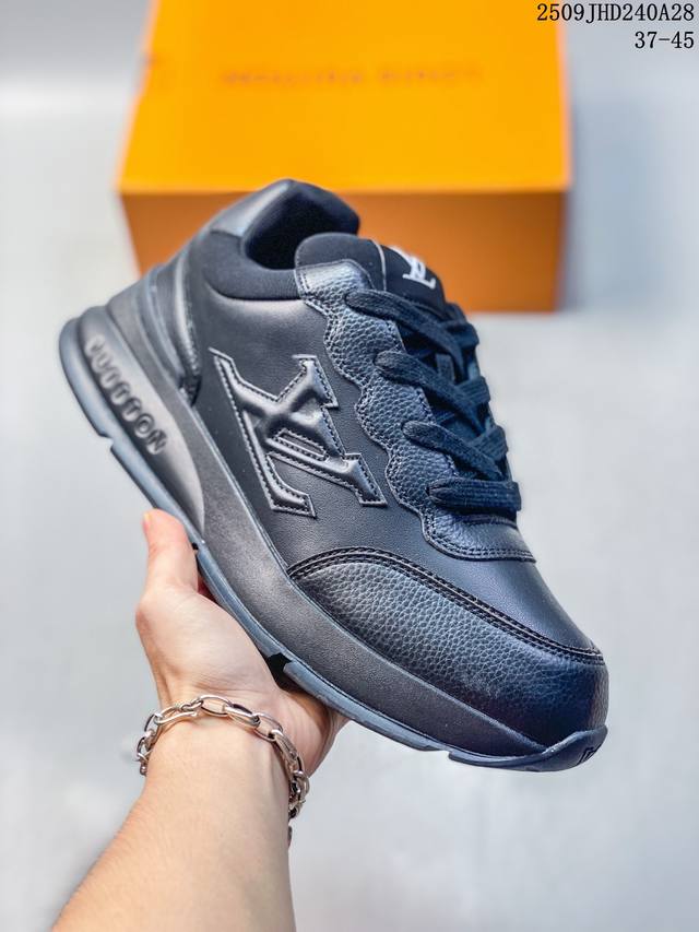 Louis Vuitton LV Men's Classic Sneakers Lace-up Running Shoes Black 2025 New Sty