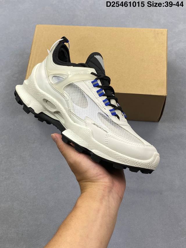 Collection Ecco features a full-grain soft cowhide leather upper, a lightweight