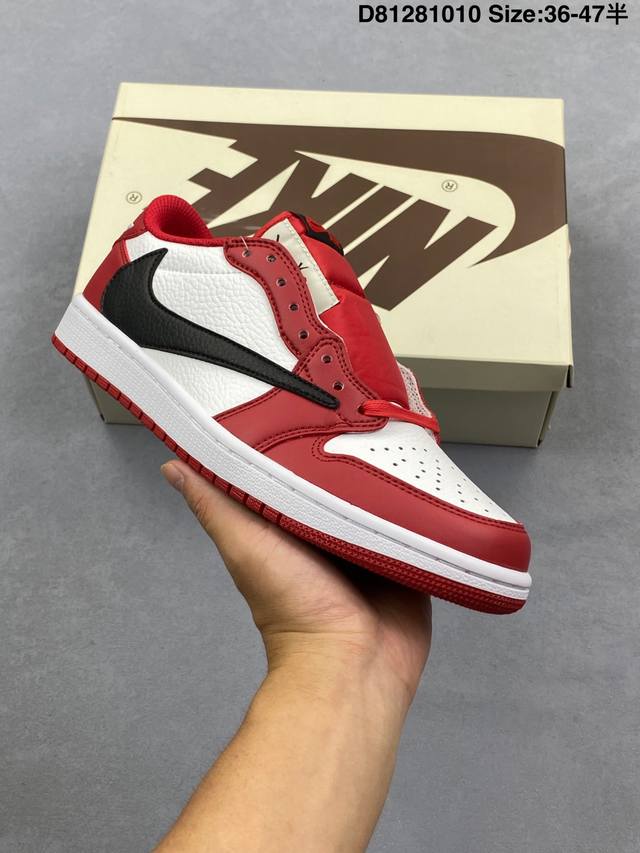 Nike Dunk Low Retro Sneakers. As a classic basketball shoe from the 80s, initial