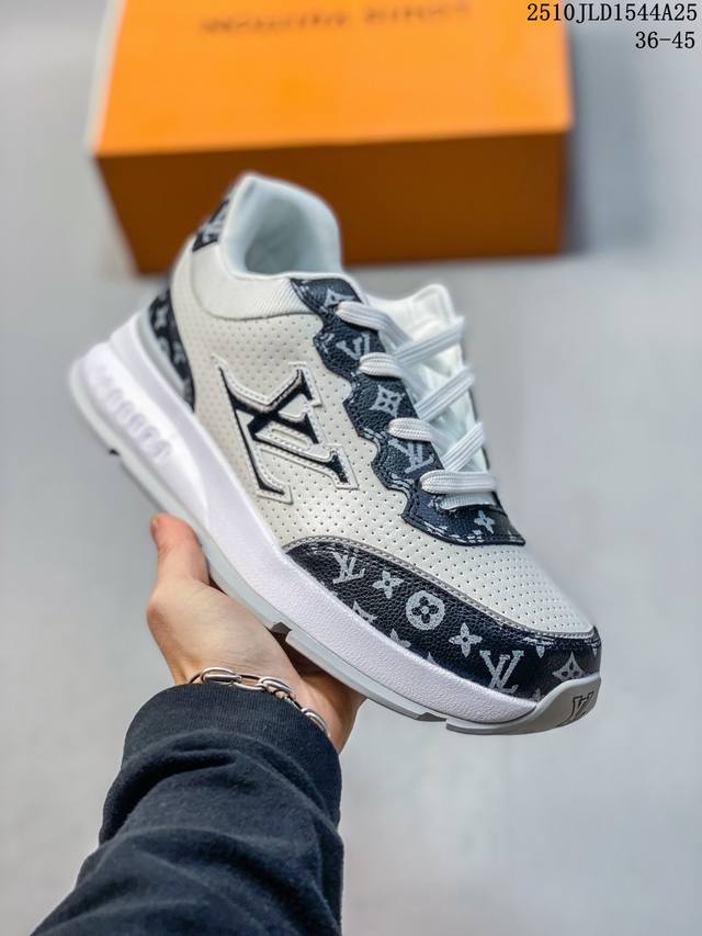 Company Grade Louis Vuitton Trainer Sneaker Low. A versatile and comfortable sne