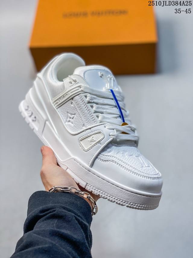 Company-grade Louis Vuitton Trainer Sneaker Low, fashionable athletic shoes with