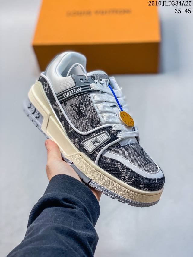 Company-grade Louis Vuitton Trainer Sneaker Low, fashionable athletic shoes with