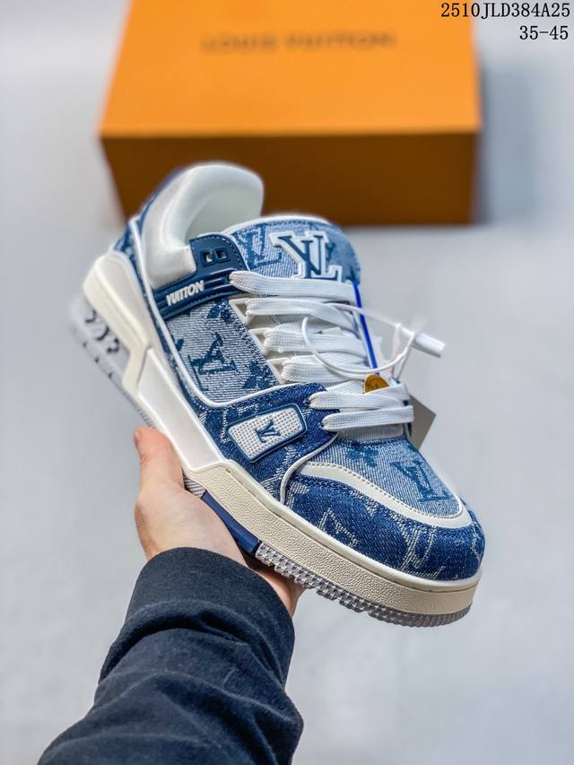 Company-grade Louis Vuitton Trainer Sneaker Low, fashionable athletic shoes with