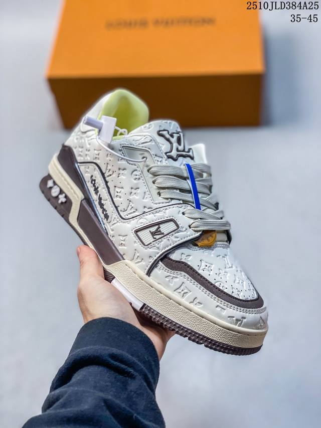 Company-grade Louis Vuitton Trainer Sneaker Low, fashionable athletic shoes with