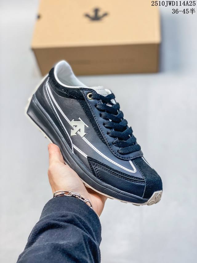 Authentic label with half sizes available. Descente Cron Racer retro-style low-t