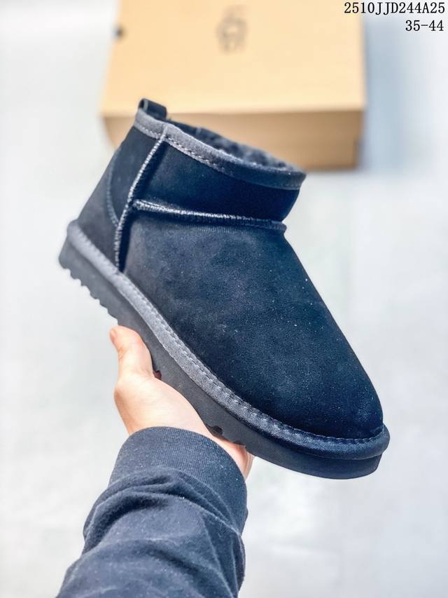 Waterproof Ugg 6109 Classic Autumn/Winter Sheepskin Snow Boots. The entire boot