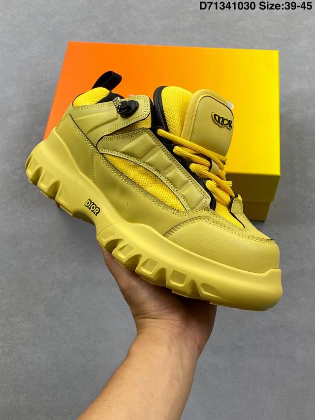 Company Grade Dior Mesh Low-Top Sporty Casual Shoes. This series features a blac