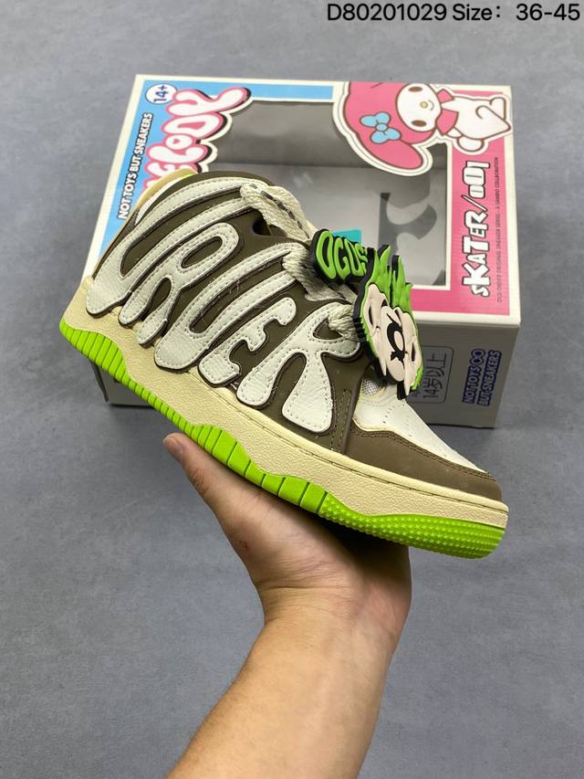 Extra-large semi-transparent gift box with accessories# Made of soft lychee-text