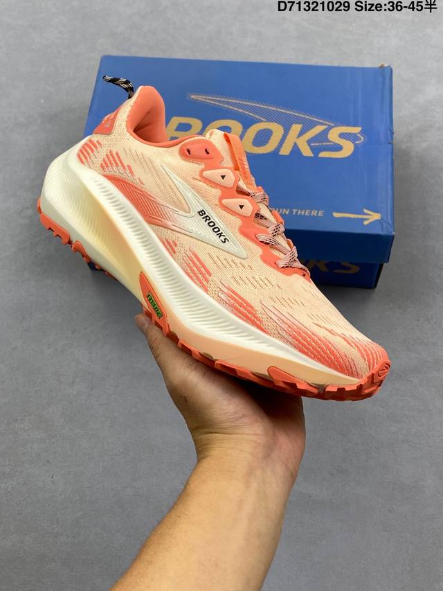 Brooks Ultra-Elastic Lightweight Running Shoes. Features an improved engineered