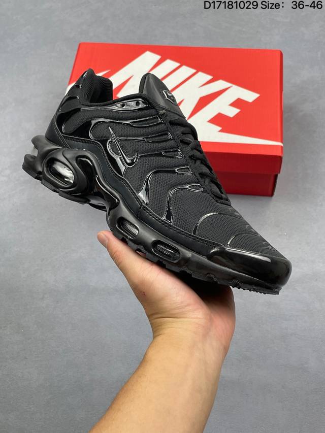 Nike Air Max Plus TN Ultra Retro Edition. The classic Nike Air Max Plus is well-