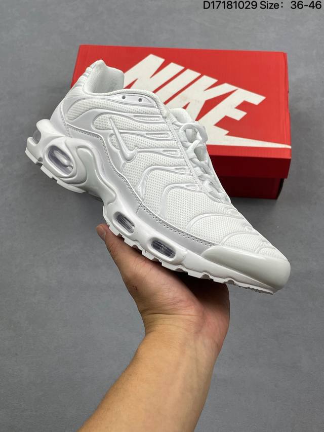 Nike Air Max Plus TN Ultra Retro Edition. The classic Nike Air Max Plus is well-