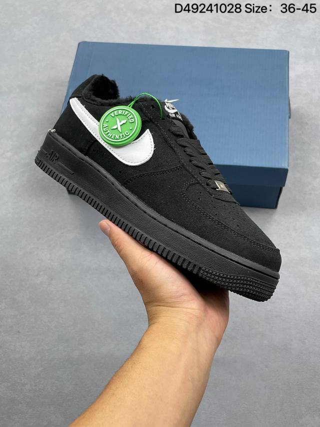 Af1 Nike Air Force 1 '07 Low, a versatile sports shoe with a thick sole and heig