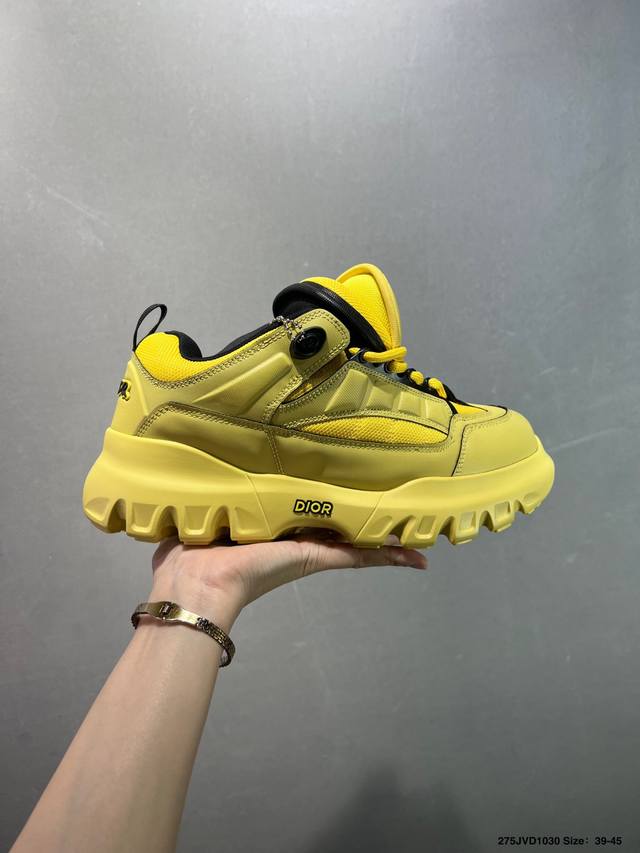 Company Grade Dior Mesh Low-Top Sports Casual Shoes. This series features a blac