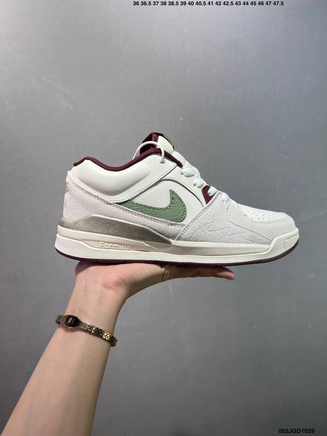 Air Jordan Stadium 90 Stadium The Jordan Stadium 90 is full of homage to Tinkerh