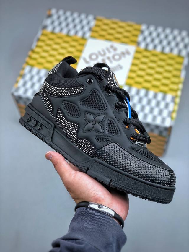 Louis Vuitton Trainer 2025 runway latest model, 1:1 replica! Extremely comfortab