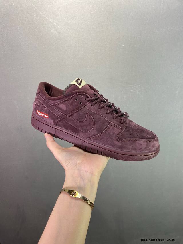 Nike Dunk SB Low Custom Colorway. As the name suggests, the custom Dunk SB retai