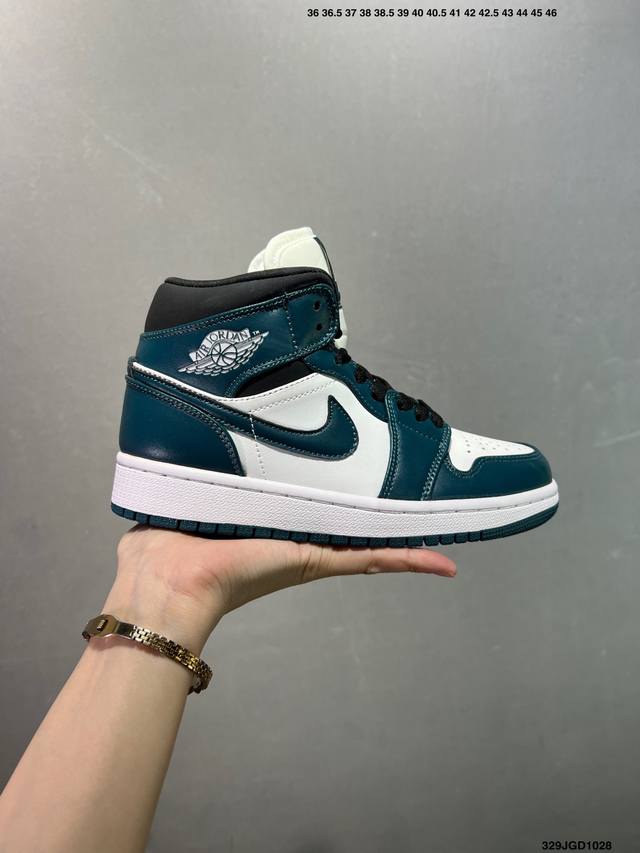Nike Air Jordan 1 Retro Mid AJ1 Jordan 1 Mid-Top Classic Retro Culture Casual Sp