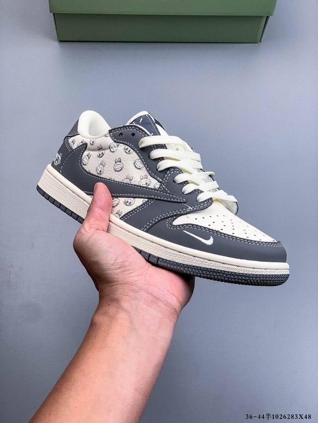 Nike Air Jordan 1 Low (AJ1) - A low-top trendy casual sneakers. Perfectly tailor